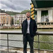 Soy Italiano, me encantaría transmitir mi conocimientos de C1 de español y B2 de inglés.